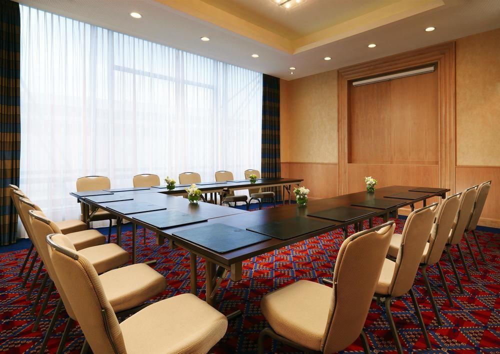 Sheraton Poznan Hotel Bagian luar foto Meeting room