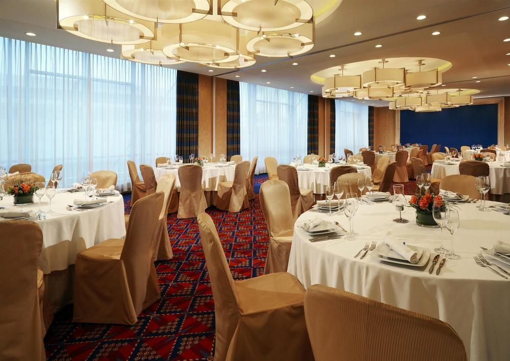 Sheraton Poznan Hotel Bagian luar foto The ballroom