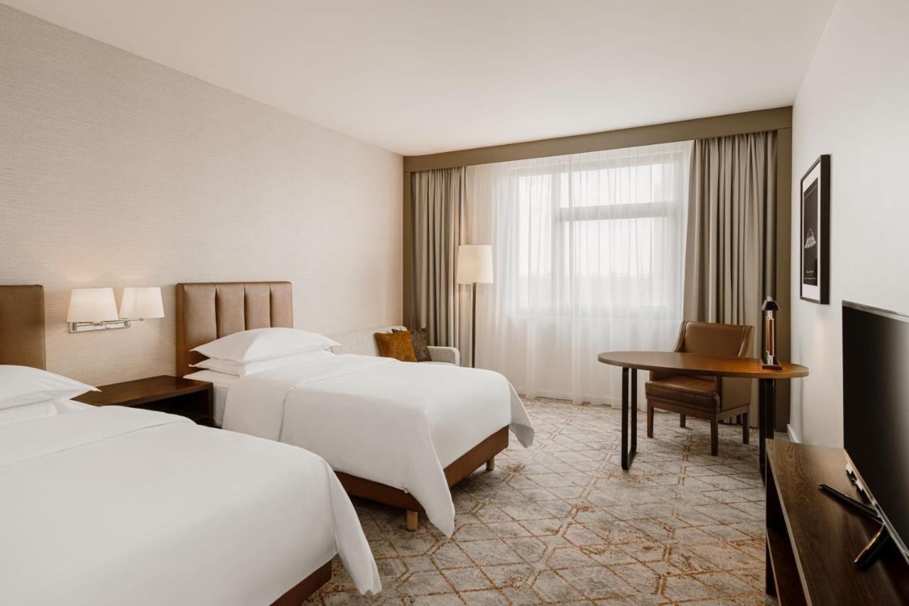 Sheraton Poznan Hotel Bagian luar foto