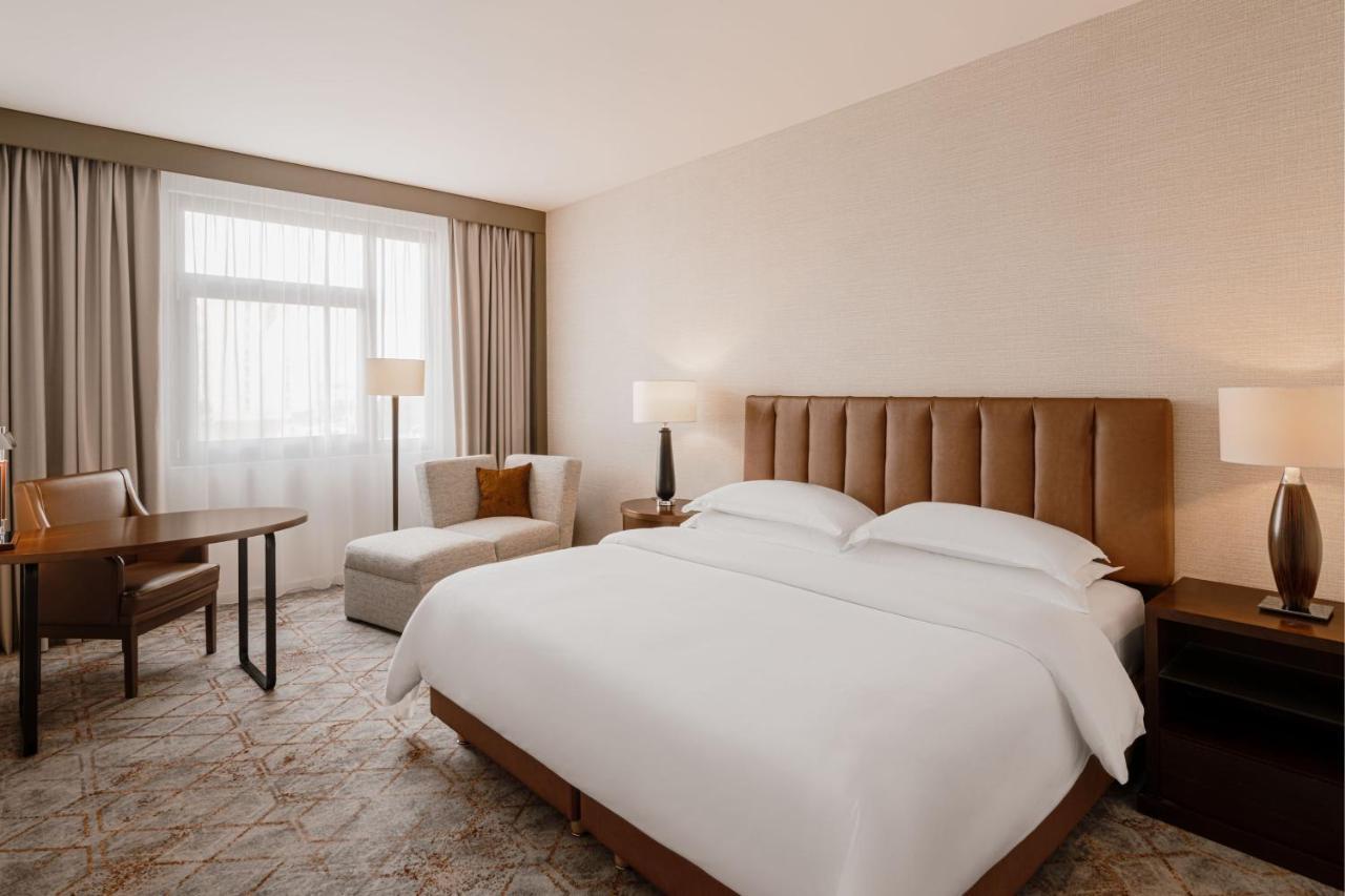 Sheraton Poznan Hotel Bagian luar foto