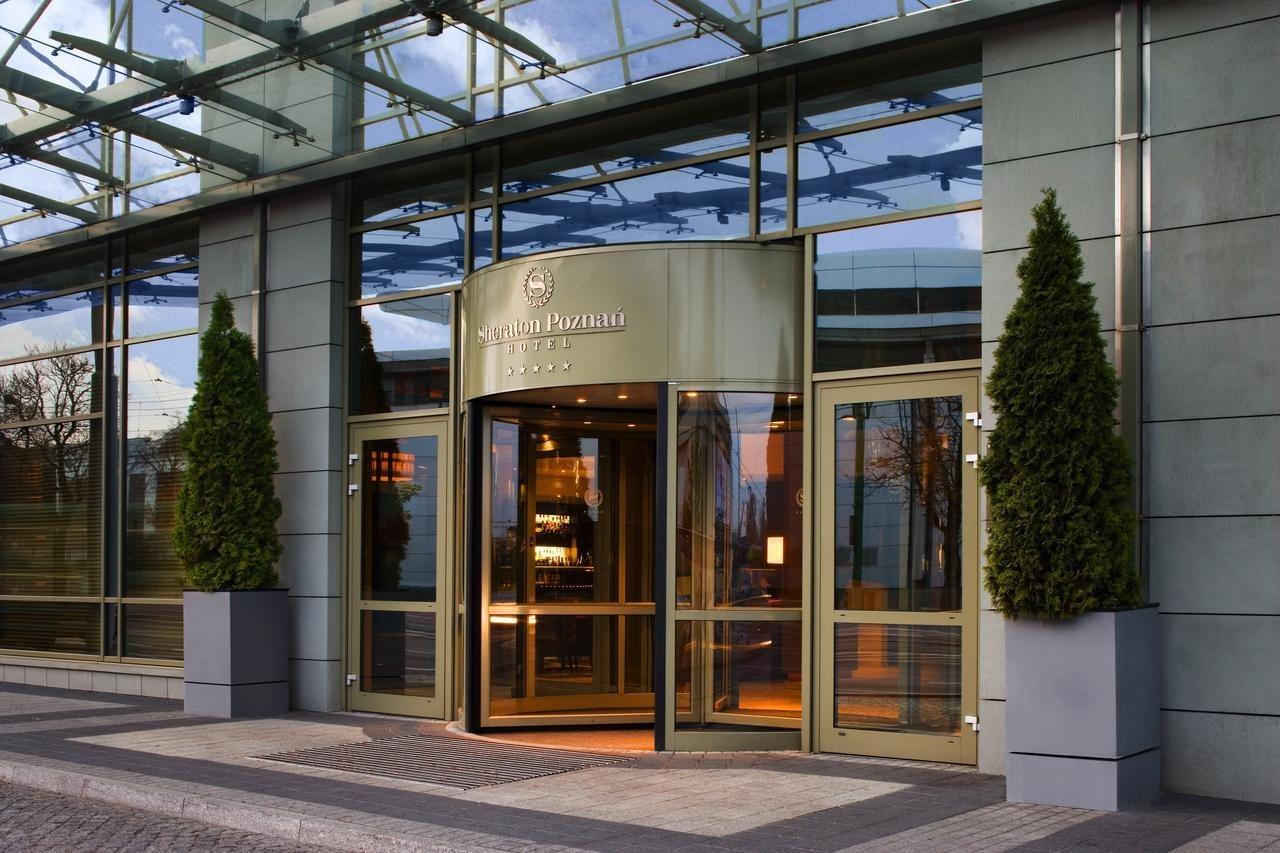 Sheraton Poznan Hotel Bagian luar foto Entrance to the hotel