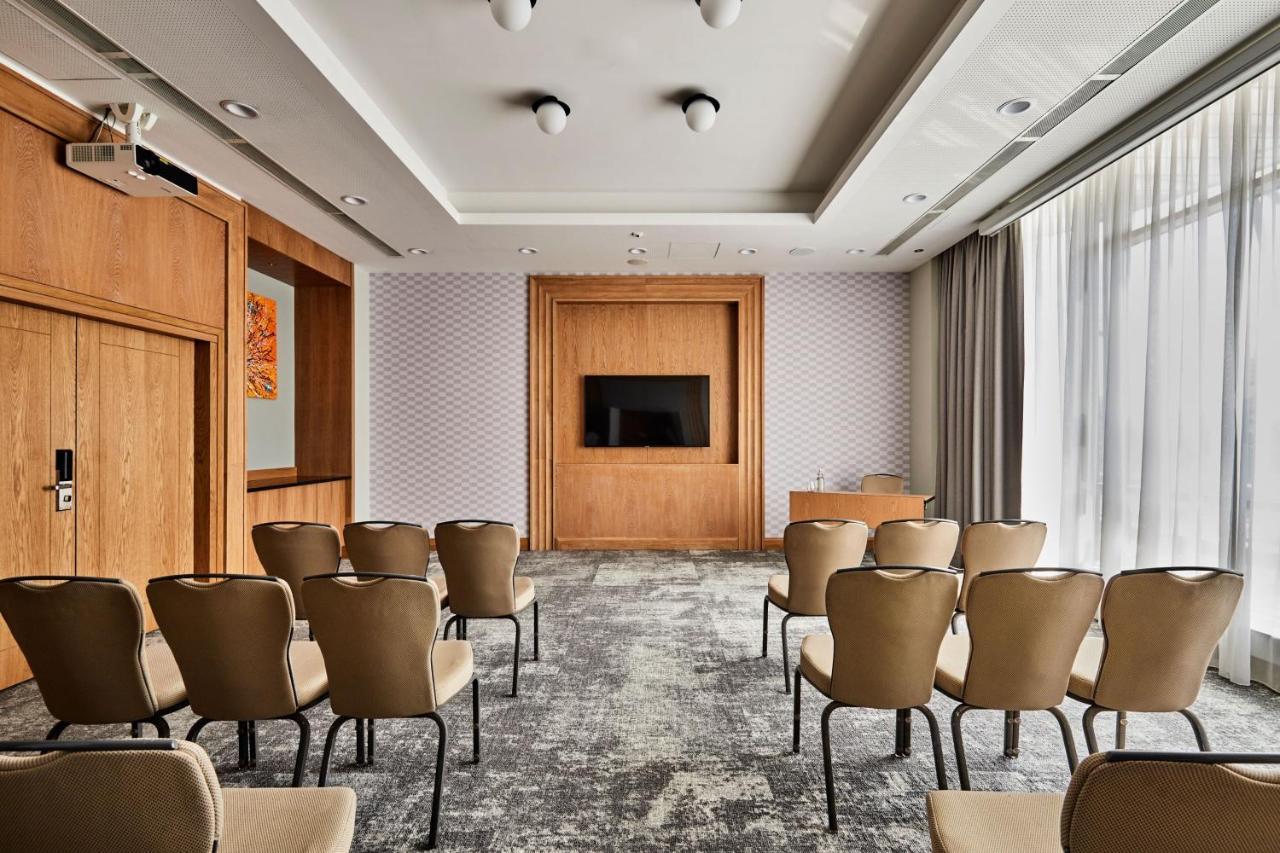Sheraton Poznan Hotel Bagian luar foto Meeting room