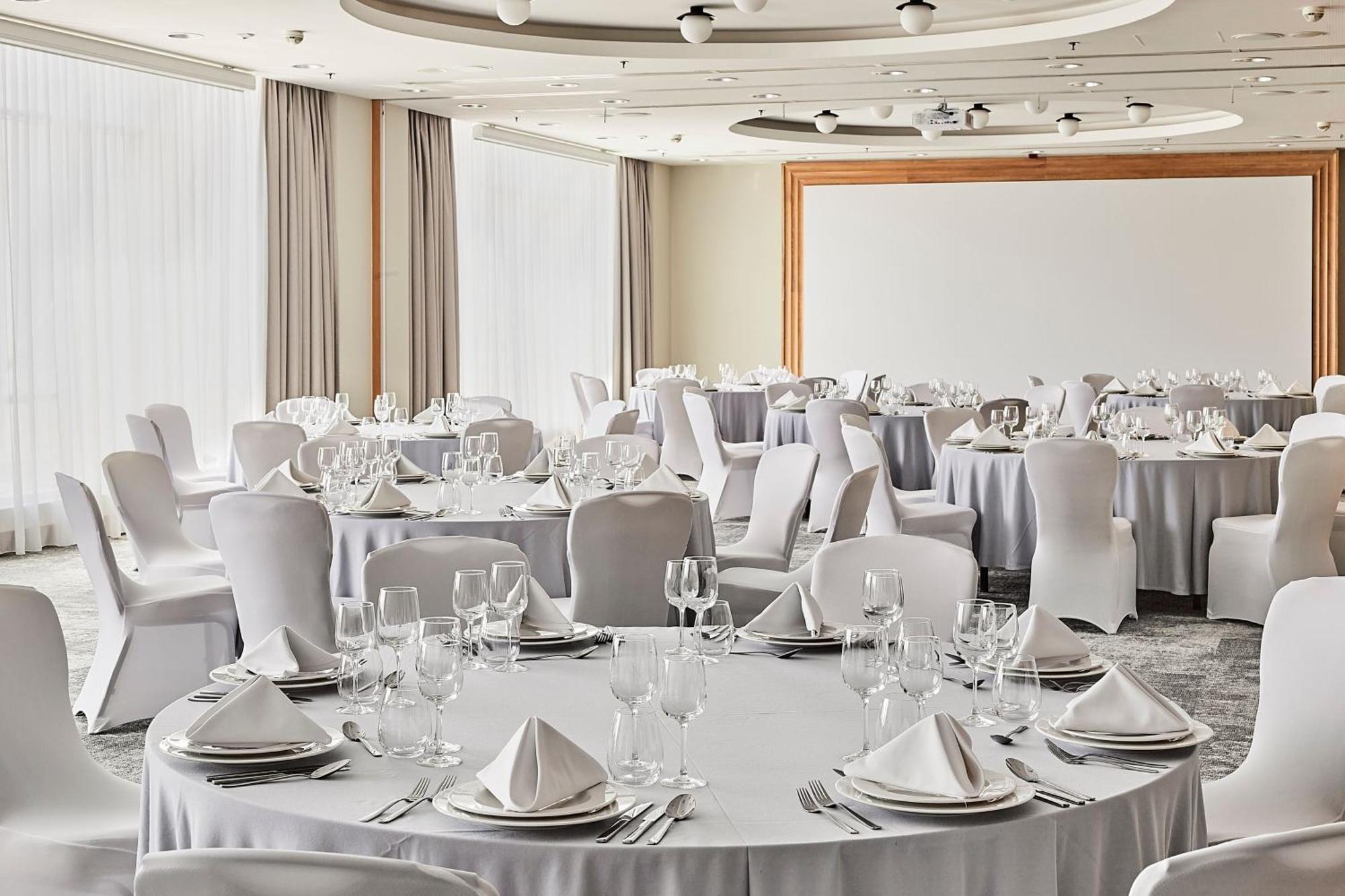 Sheraton Poznan Hotel Bagian luar foto The ballroom