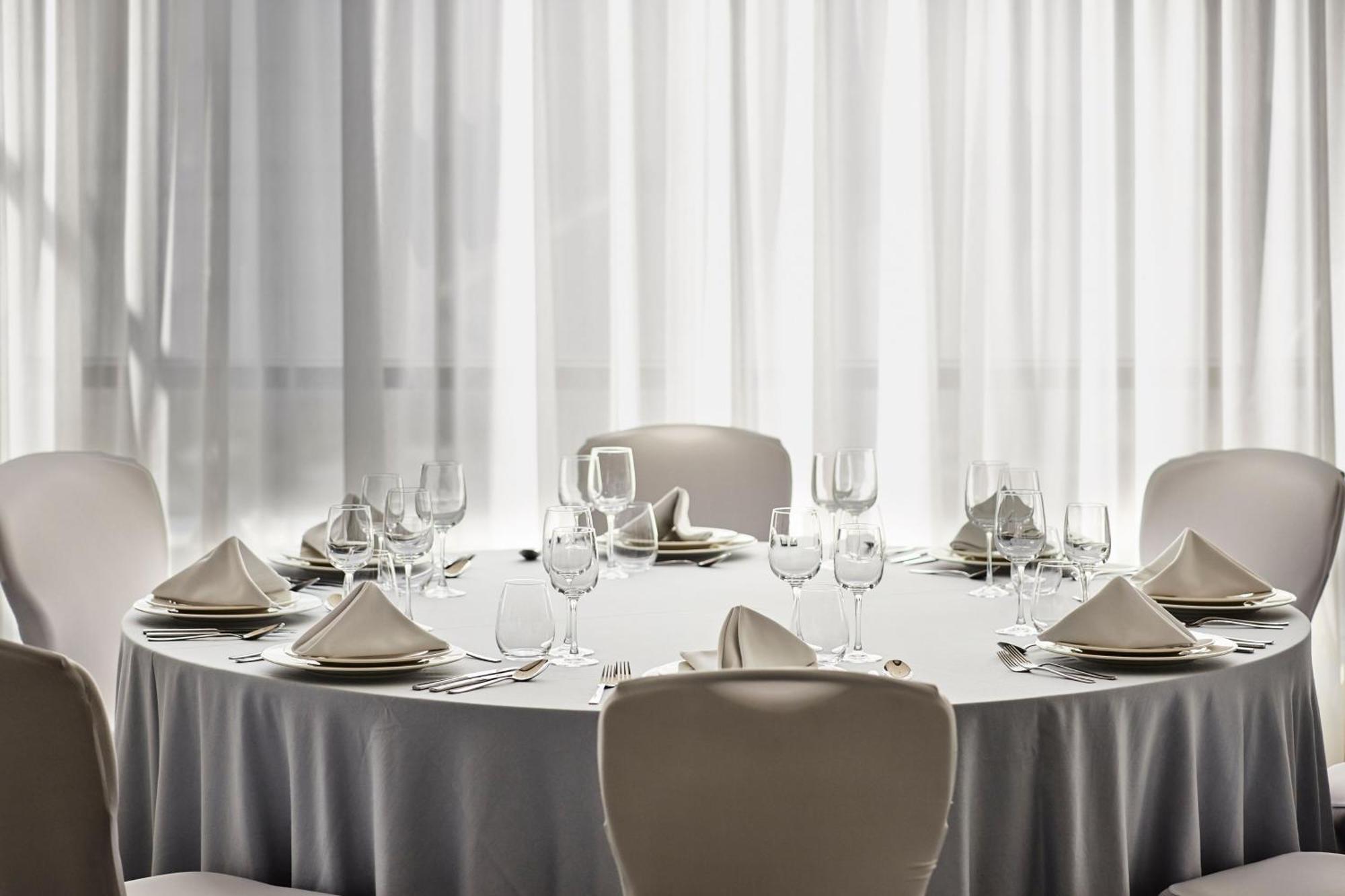 Sheraton Poznan Hotel Bagian luar foto A table set for a formal dinner