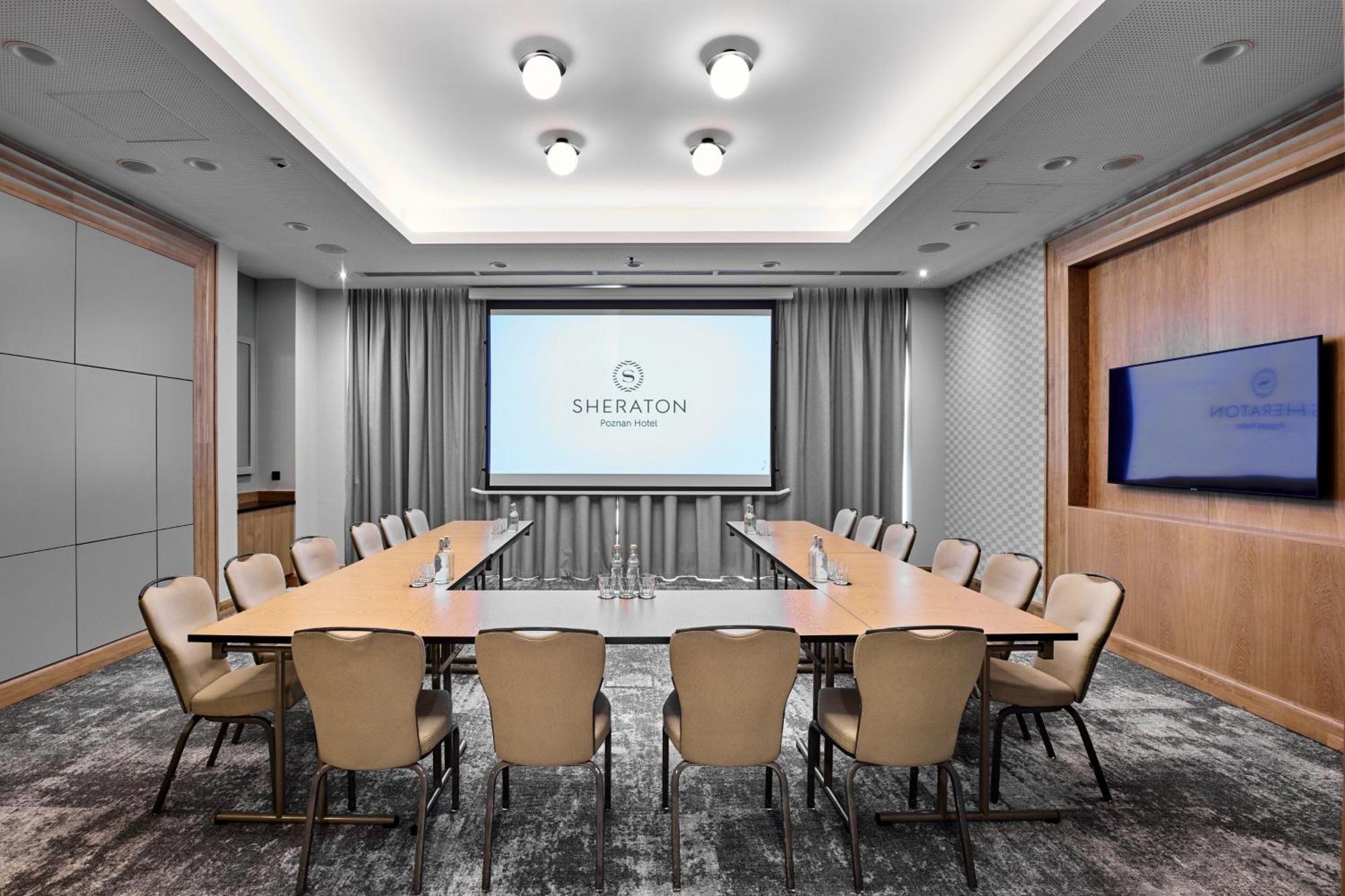 Sheraton Poznan Hotel Bagian luar foto A meeting room at Sheraton New York