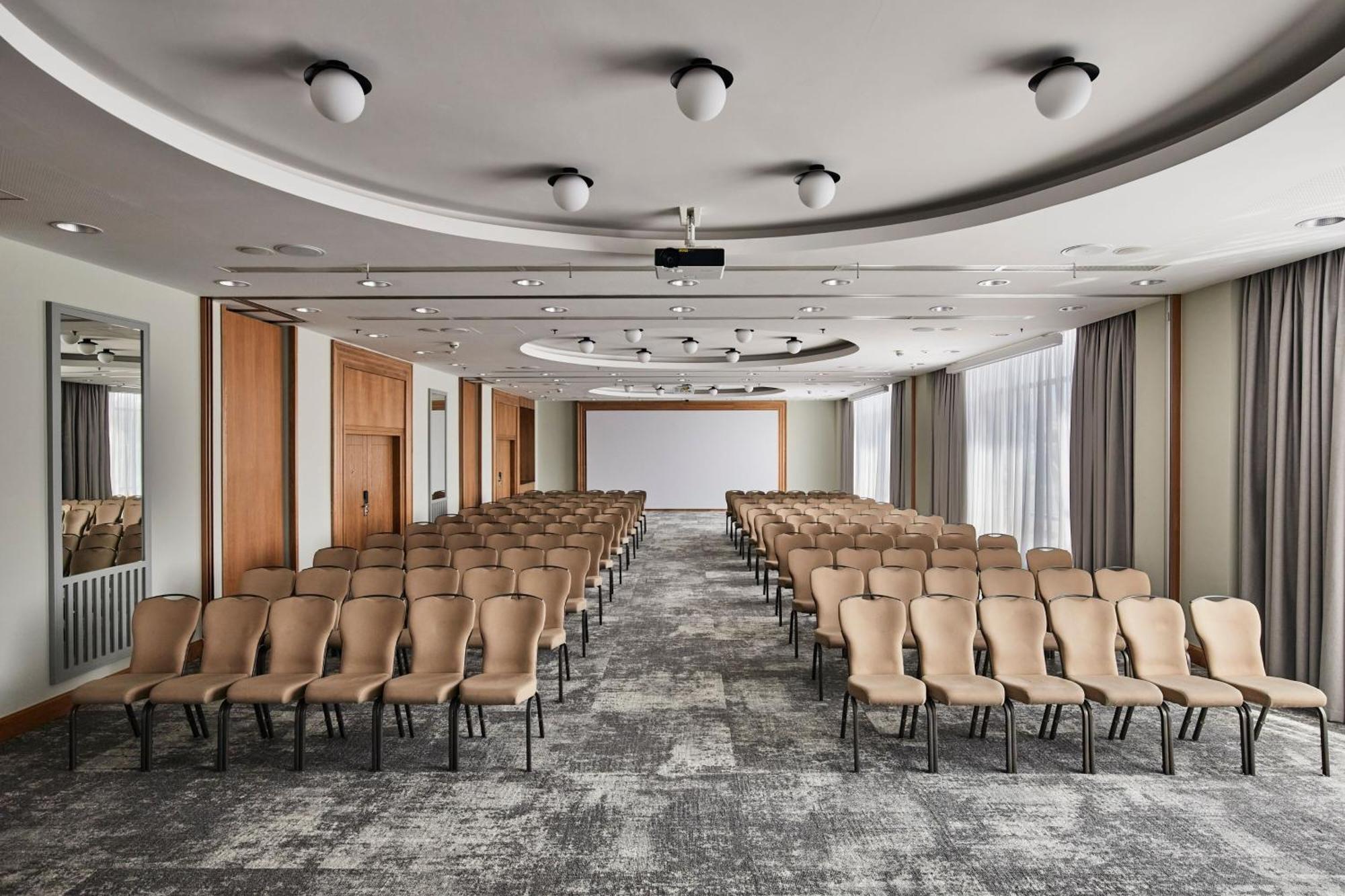 Sheraton Poznan Hotel Bagian luar foto Meeting room