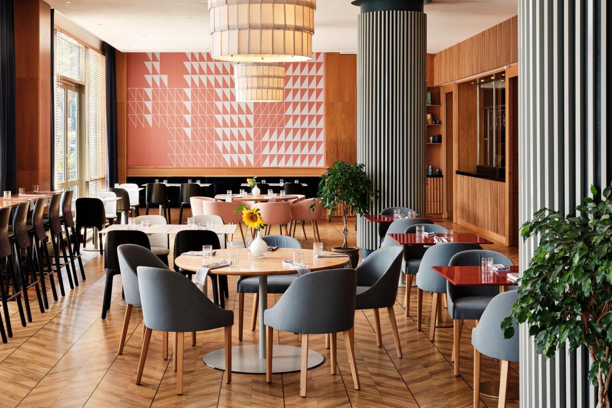 Sheraton Poznan Hotel Bagian luar foto Restaurant