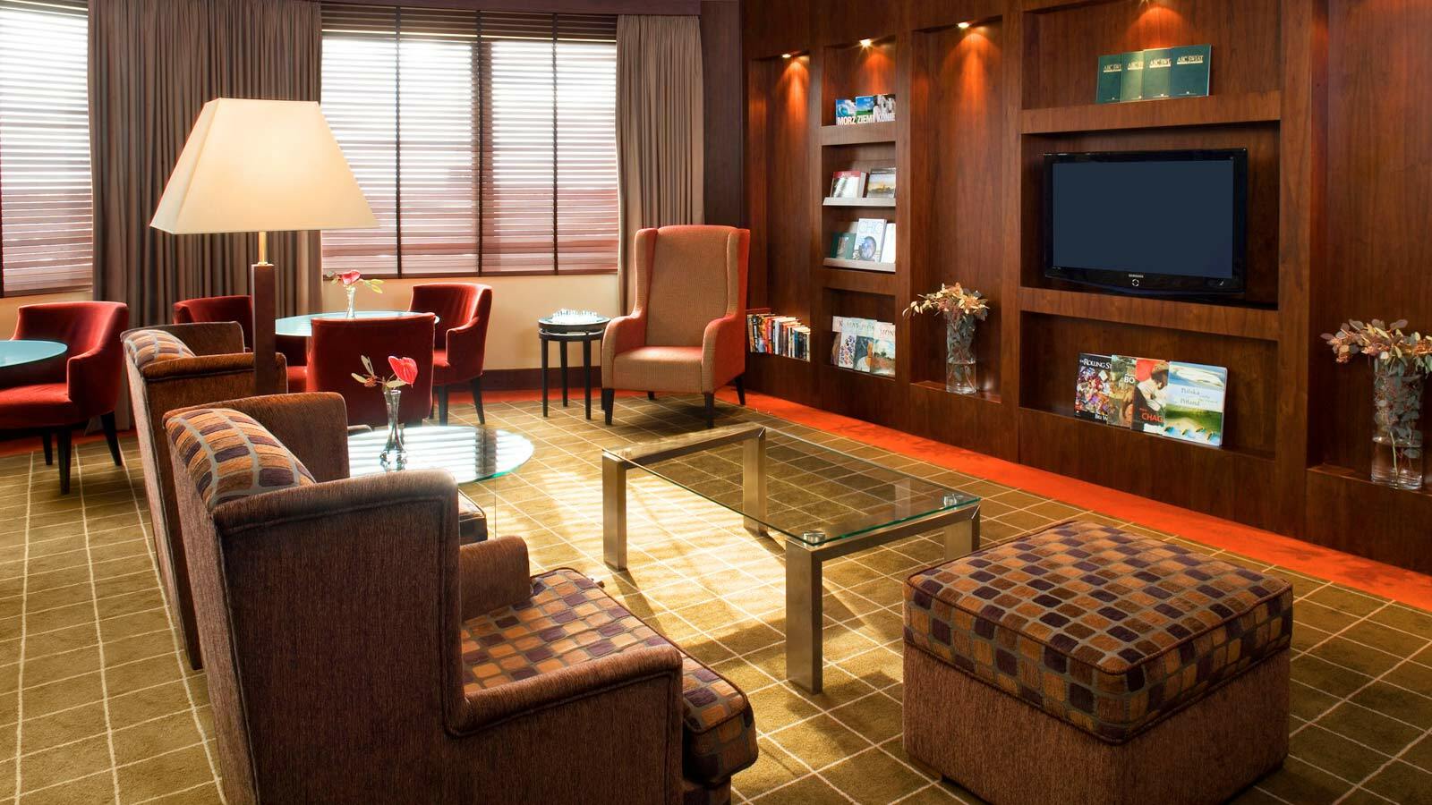 Sheraton Poznan Hotel Bagian luar foto The Club at London Heathrow Airport